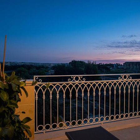 The Carob Tree Bed & Breakfast Victoria Exterior photo